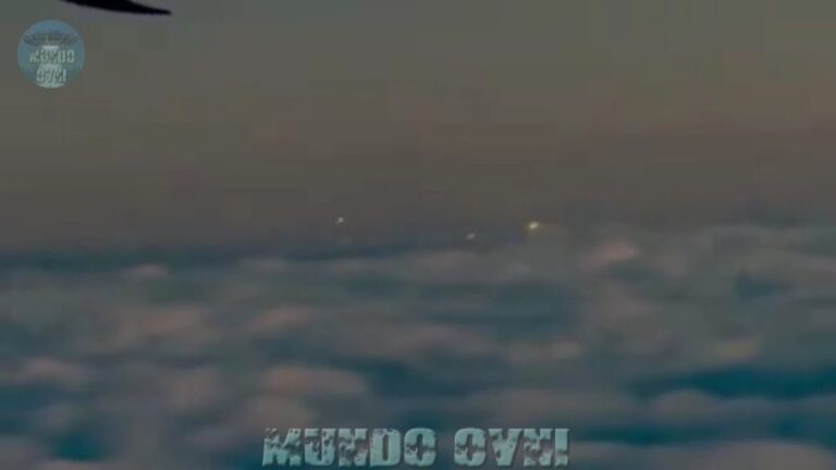 UFO Group Puts Plane in Danger Grupo de OVNIs Coloca Avião em Perigo