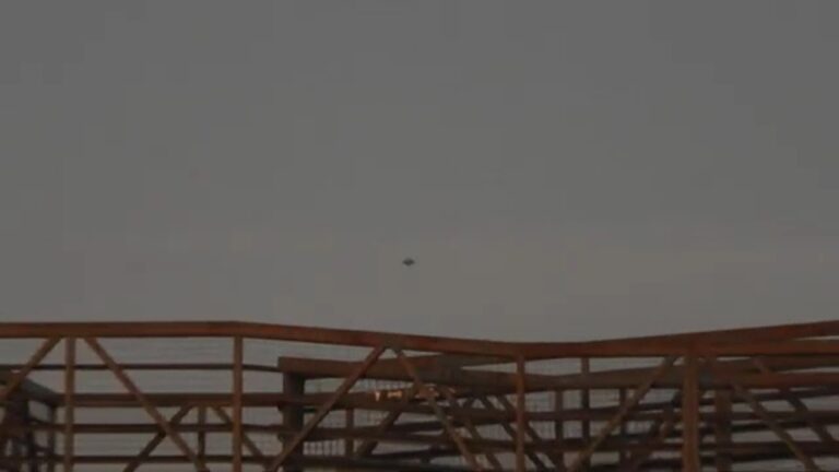 UFO Sighting in Curitiba, Paraná, Brazil Avistamento de OVNI em Curitiba, Paraná