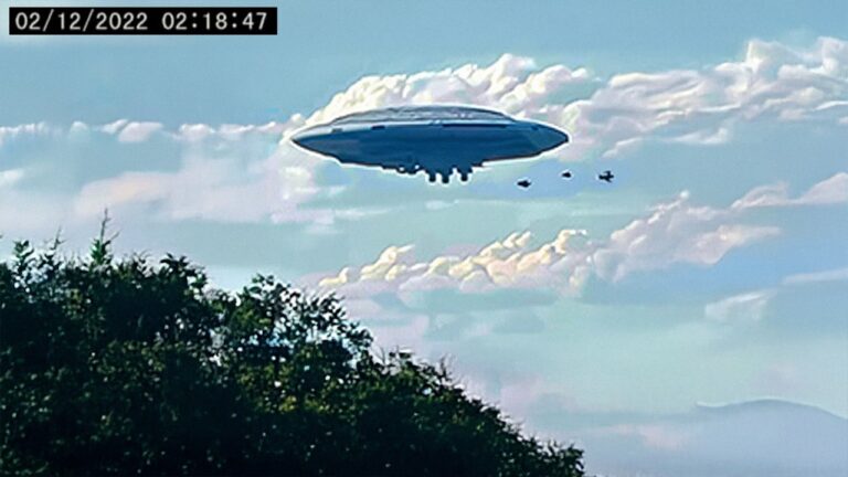 1 Hour Most UNEXPLAINED UFOs and Space Anomalies Caught on Camera
